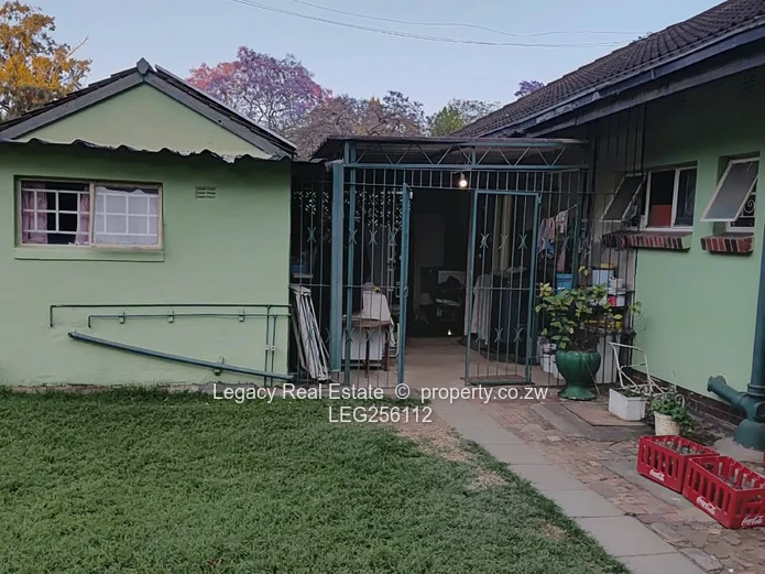 Burnside 4-Bed Oasis: Pool, Borehole & 4047m2 Garden