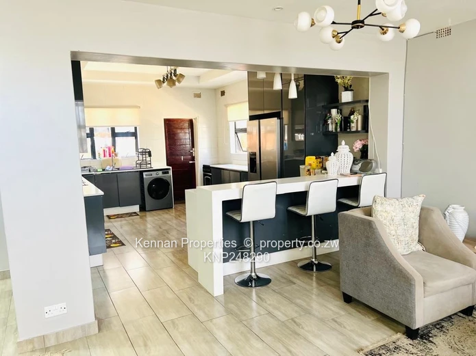 Elegant Upmarket 5 Bedroom Townhouse for Sale.