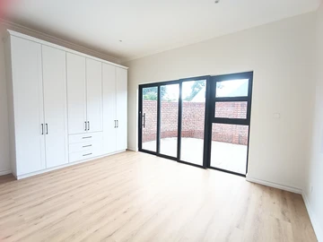 3 Bedroom Flat & Apartment