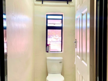 6 Bedroom Garden Flat
