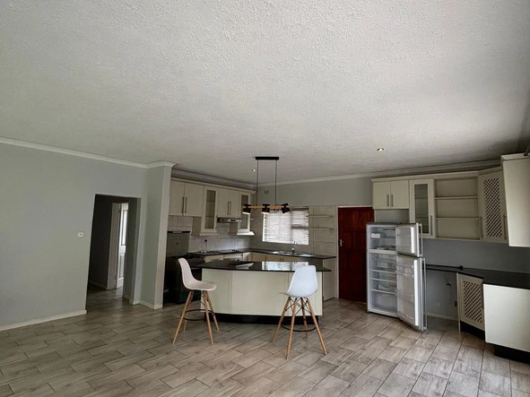 3 Bedroom Flat & Apartment