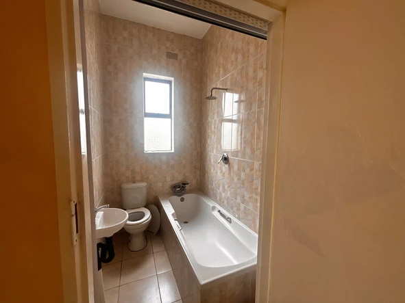 5 Bedroom Flat & Apartment