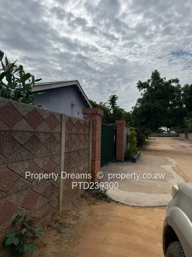 Zengeza 1, 3 bedroom house for sale