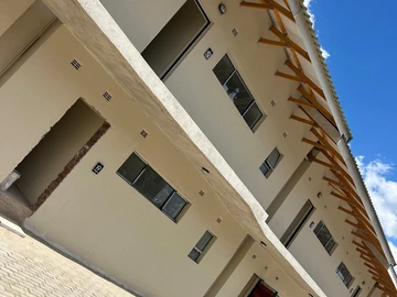 2 Bedroom Flat & Apartment