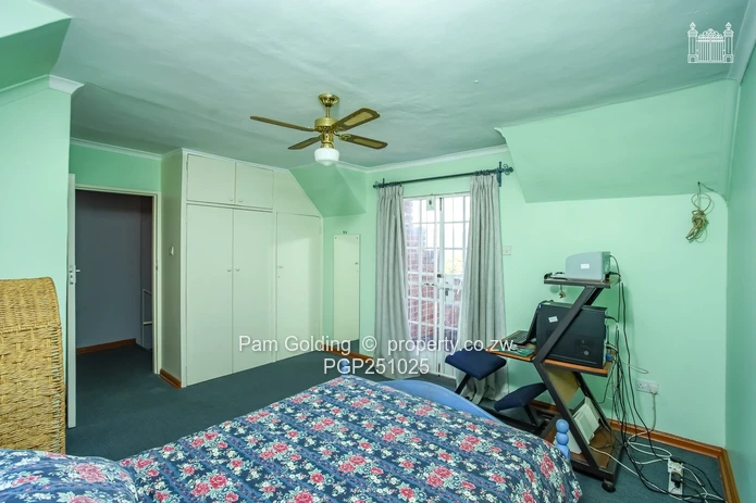 Charming Duplex Glen Lorne Apartment!!!