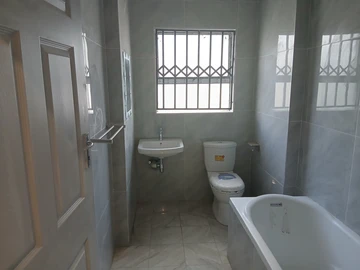 2 Bedroom Flat & Apartment