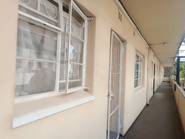 2 Bedroom Flat & Apartment