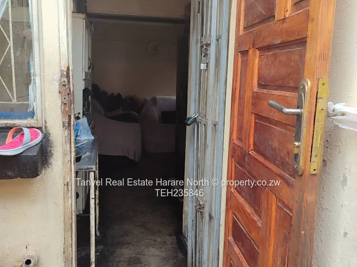 Highfield garden flat with two bedrooms in a prime location:US$250 per month. (Sole Mandate)