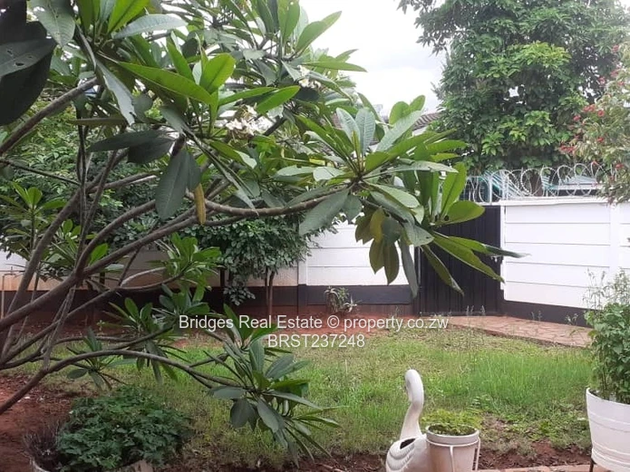 2 Bed Garden Flat in Avondale West (Sole Mandate)