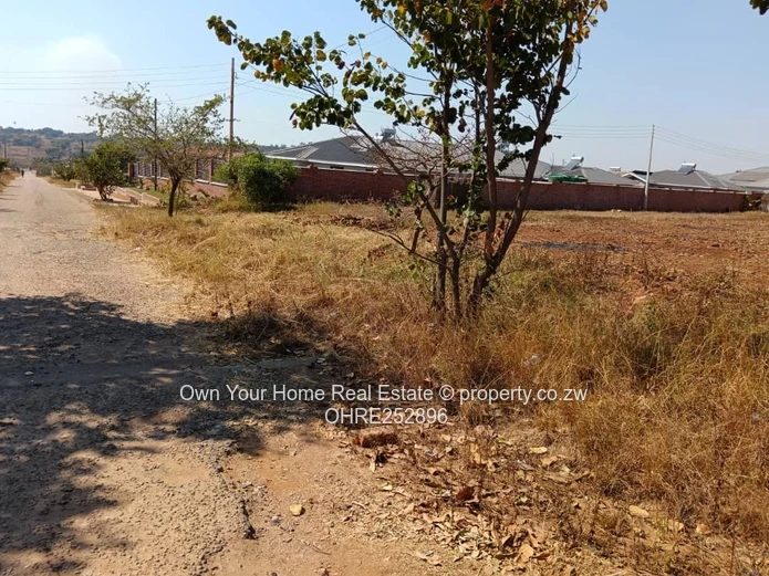 2800m² Corner Stand in Manresa on Quiet Dirt Road