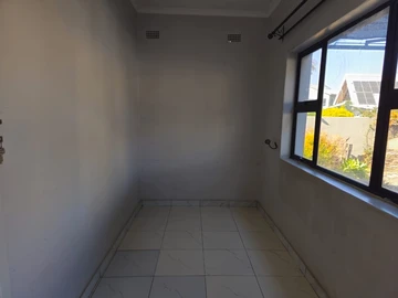 3 Bedroom Flat & Apartment