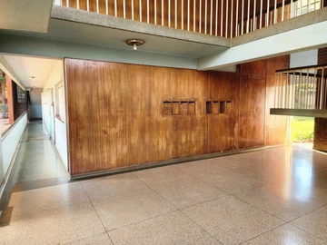 2 Bedroom Flat & Apartment