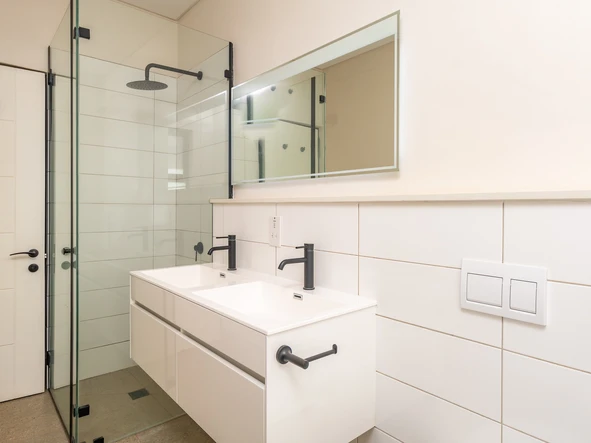 3 Bedroom Flat & Apartment