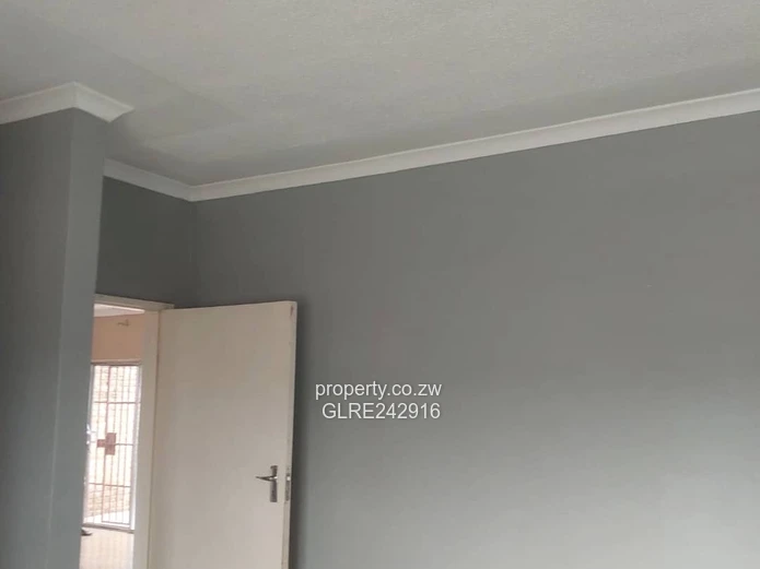 Madokero 2-Bed Garden Flat - Built-in Cupboards & Borehole