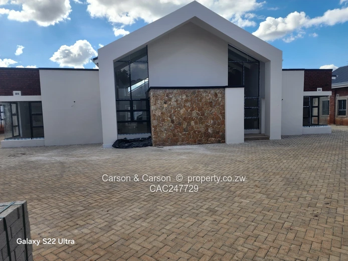 Modern 3-Bed, 2-Bath Garden Flat with Borehole – Borrowdale