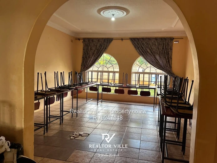 Spacious 7-Bed Westgate Home with Large Kitchen & Borehole