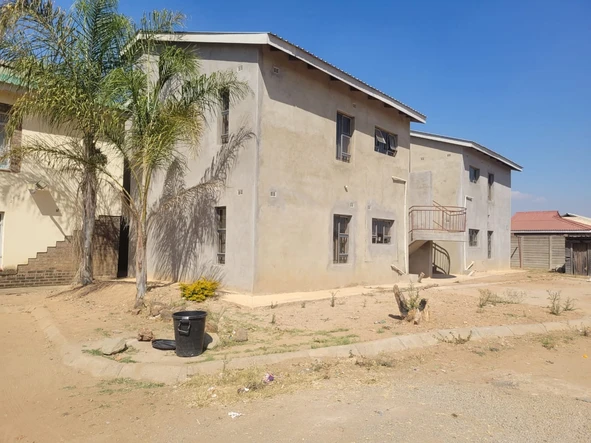2 Bedroom Flat & Apartment