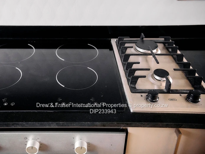 Modern 3-Bed Garden Flat with Borehole in Old Windsor