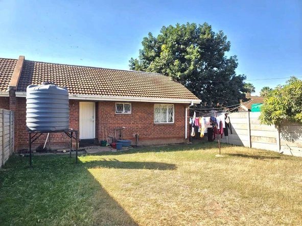 2 Bedroom Flat & Apartment