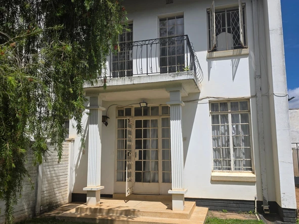 2 Bedroom Flat & Apartment