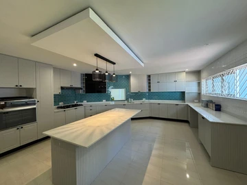 8 Bedroom House