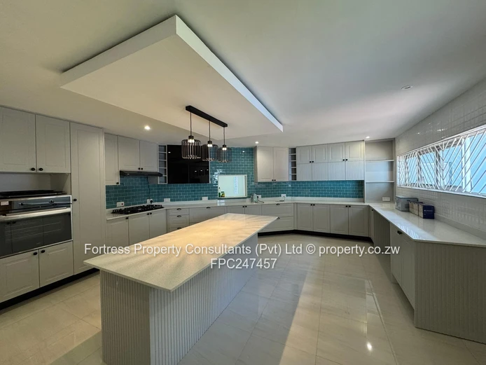 Glen Lorne 8-Bed House with Pool & Sunlit Lounge