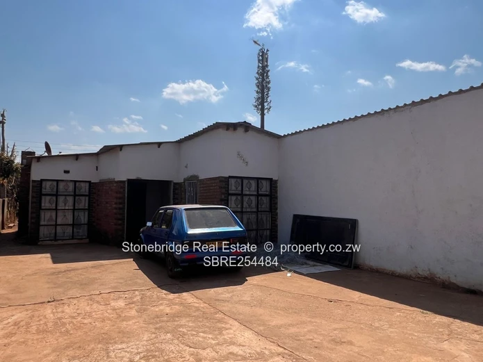 5 Bedroomed House in Emganwini For Sale