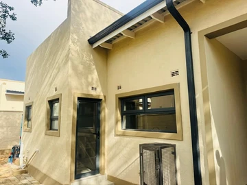 3 Bedroom Flat & Apartment