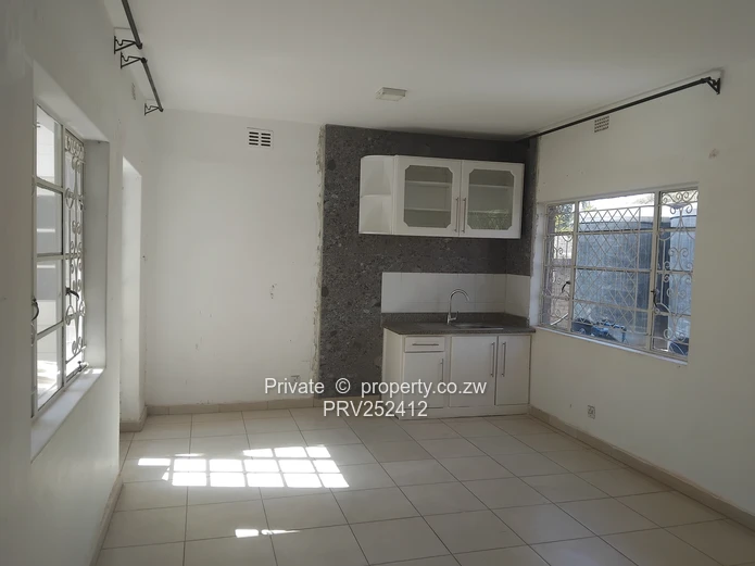 3 bedrooms flat upstairs downstairs 