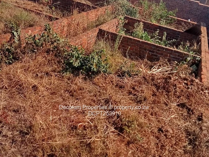 Residential Stand With 10 Rooms Foundation  In Marimba Aspindale For Sale (Sole Mandate)
