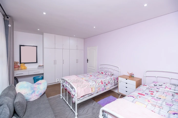 Move In Ready Compact Modern Family Home!!!! (Sole Mandate)