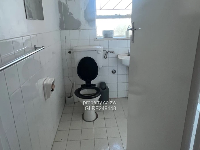 2-Bed Garden Flat in Greencroft, Harare West – Borehole