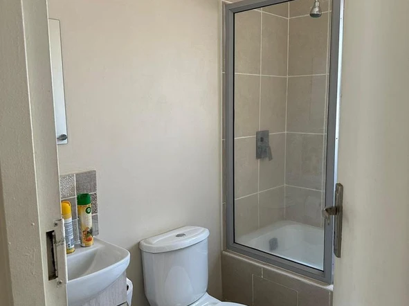2 Bedroom Flat & Apartment