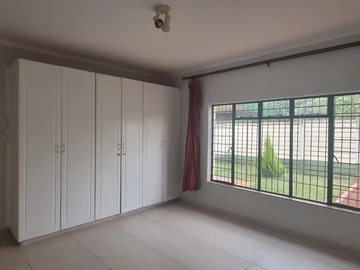 3 Bedroom Flat & Apartment
