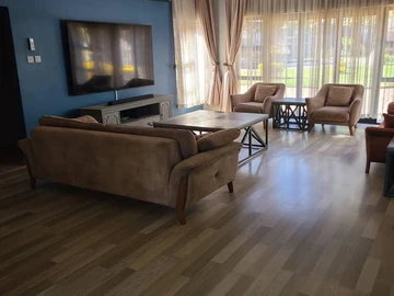 6 Bedroom House