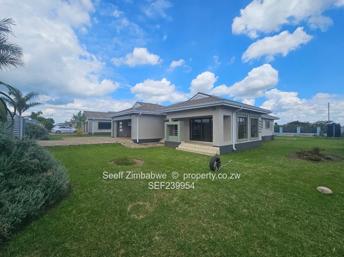 Elegant Three-Bedroom Contemporary Residence in Fairview, Mount Hampden