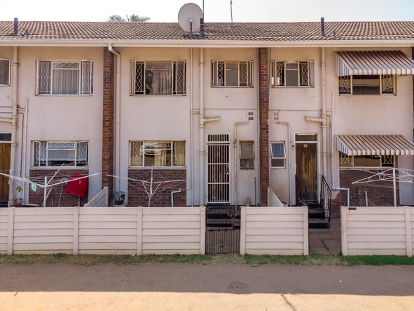 2 Bedroom Flat & Apartment