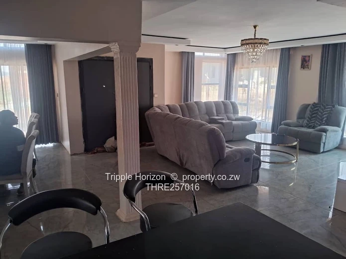 Glaudina 2-Bed Home - Borehole, Freestanding Tub & Stylish Dining