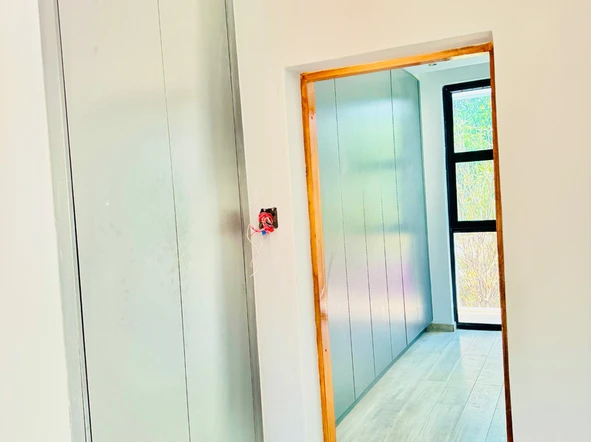 4 Bedroom Flat & Apartment