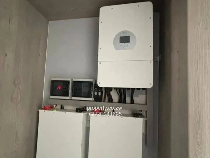 Contemporary Pomona 4-Bed with Pool, Borehole & Vaulted Ceilings