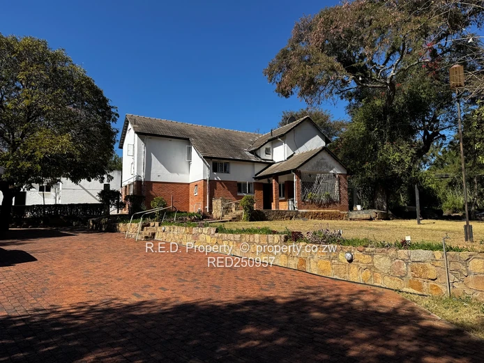 Double-Storey Family Living in Hillside!