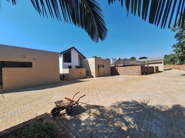 4 Bedroom Garden Flat