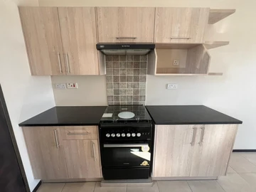 2 Bedroom Flat & Apartment