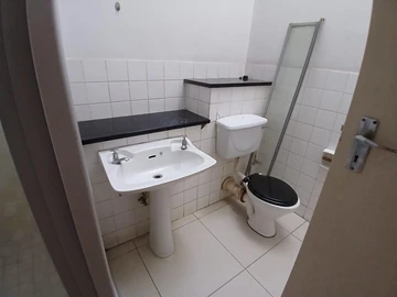 2 Bedroom Flat & Apartment