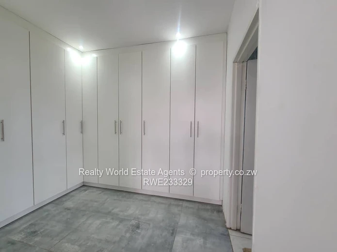 For Sale: 5-Bedroom Home In Mt Pleasant Heights (Sole Mandate)