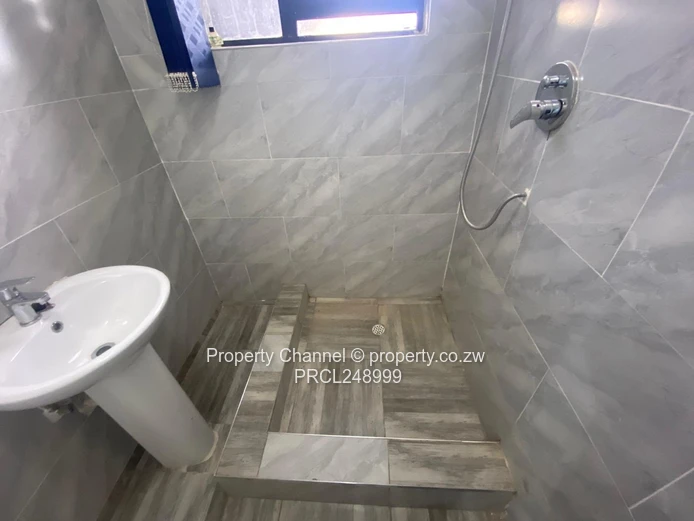 Glaudina 3-Bed: Modern Tiles, Built-ins & Borehole