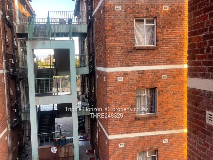 Bright Tiled 2-Beds Flat in Willowvale - Parking