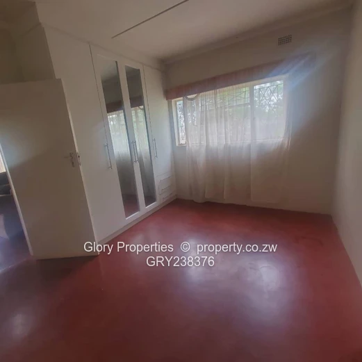 Vacant office to let in Borrowdale West 