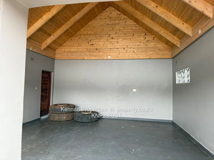 Modern 4-Bed Apartment in Greengrove — 500m² Stand