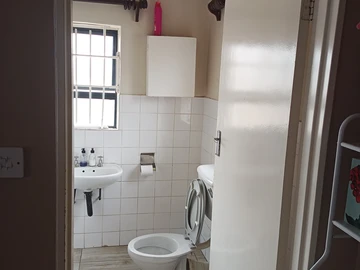 3 Bedroom Flat & Apartment